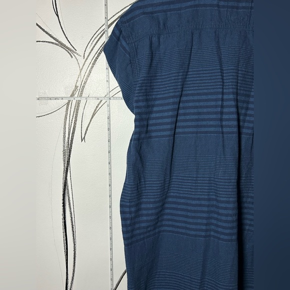 Levi’s Men’s Blue Striped Button Down Shirt, Size Large with Pockets - Picture 8 of 9